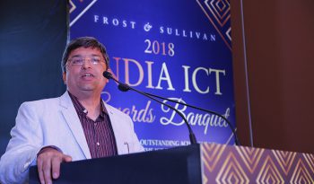Dr. Rishi sharing his thoughts on IoT and technology in the 2018 India ICT Awards Banquet.